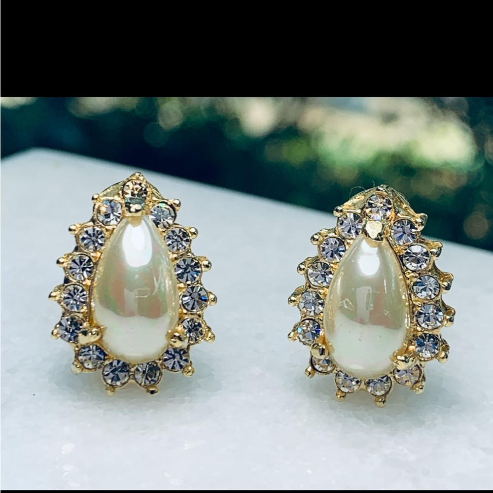 Roma Vintage Clip-On Earrings Gold Tone Teardrop Pearl & Rhinestones